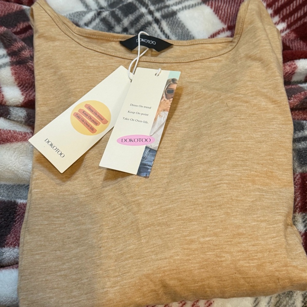 Dokotoo Tan Top Medium NWT